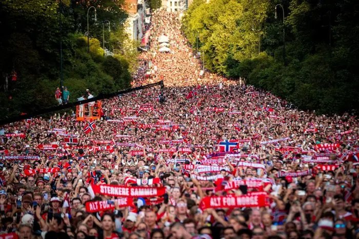 Soccer-Norway turn World Cup heartbreak into celebration as huge crowds pack capital