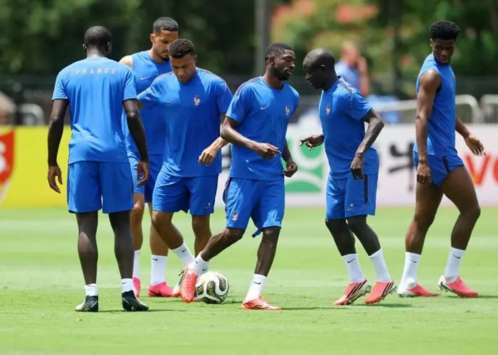 Soccer-France ready to fight Spain for midfield control in World Cup semi-final